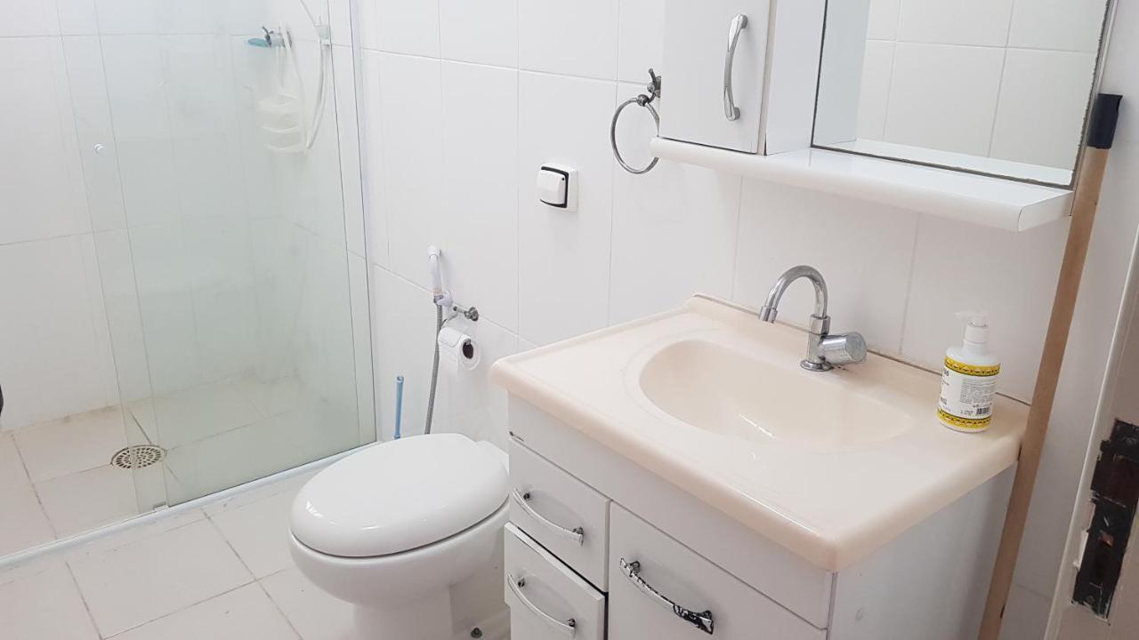 Apartamento A Uma Quadra Da Praia Гуаружа Экстерьер фото