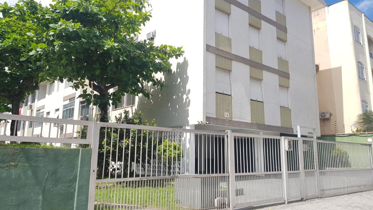 Apartamento A Uma Quadra Da Praia Гуаружа Экстерьер фото