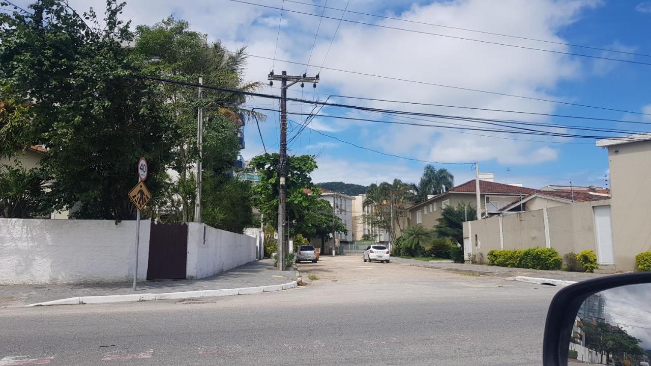 Apartamento A Uma Quadra Da Praia Гуаружа Экстерьер фото